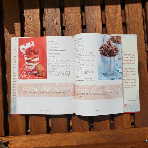 Book | Betty Crocker Christmas - Picture 6 of 6